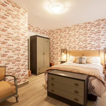 Bonito Cerca Del Palacio De Congresos *